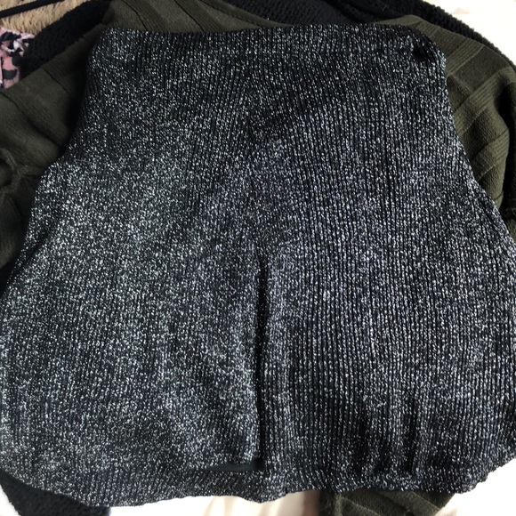 Black and sparkly silver skirt - Picture 1 of 3